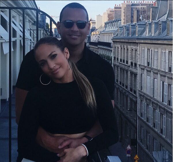 Jennifer Lopez s-a logodit cu Alex Rodriguez la Paris