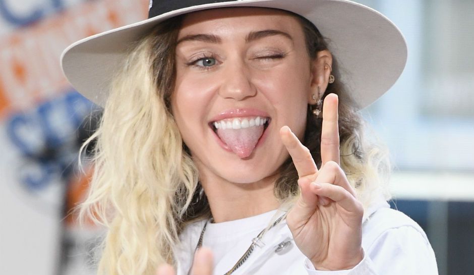 OMG! Miley Cyrus are un nou tatuaj. Uite ce și-a desenat ca să nu uite că e vegană!
