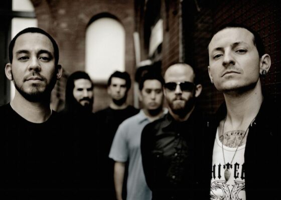 Chester Bennington, solistul Linkin Park, a fost găsit mort. Prima ipoteză: sinucidere