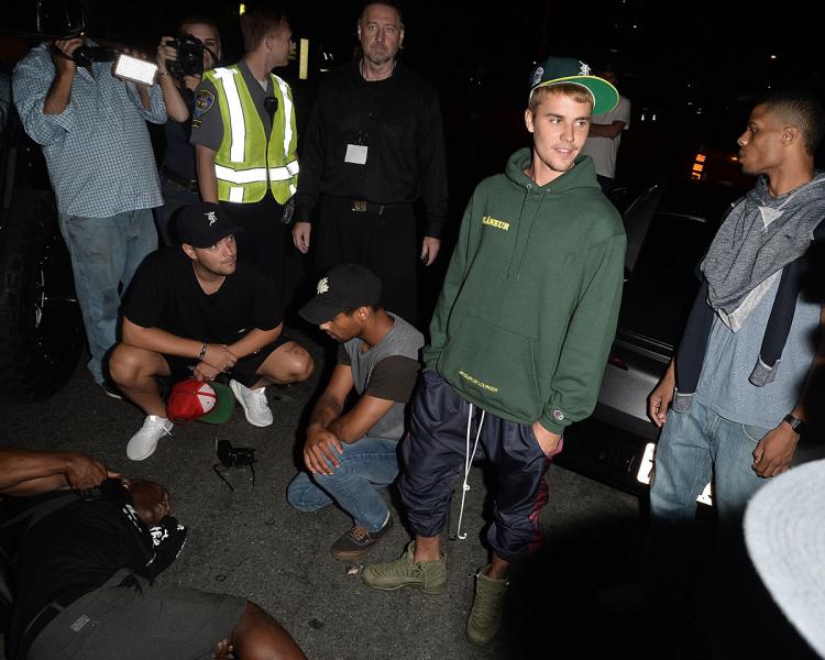 VIDEO: Justin Bieber a lovit cu mașina un fotograf. Momentul a fost filmat!