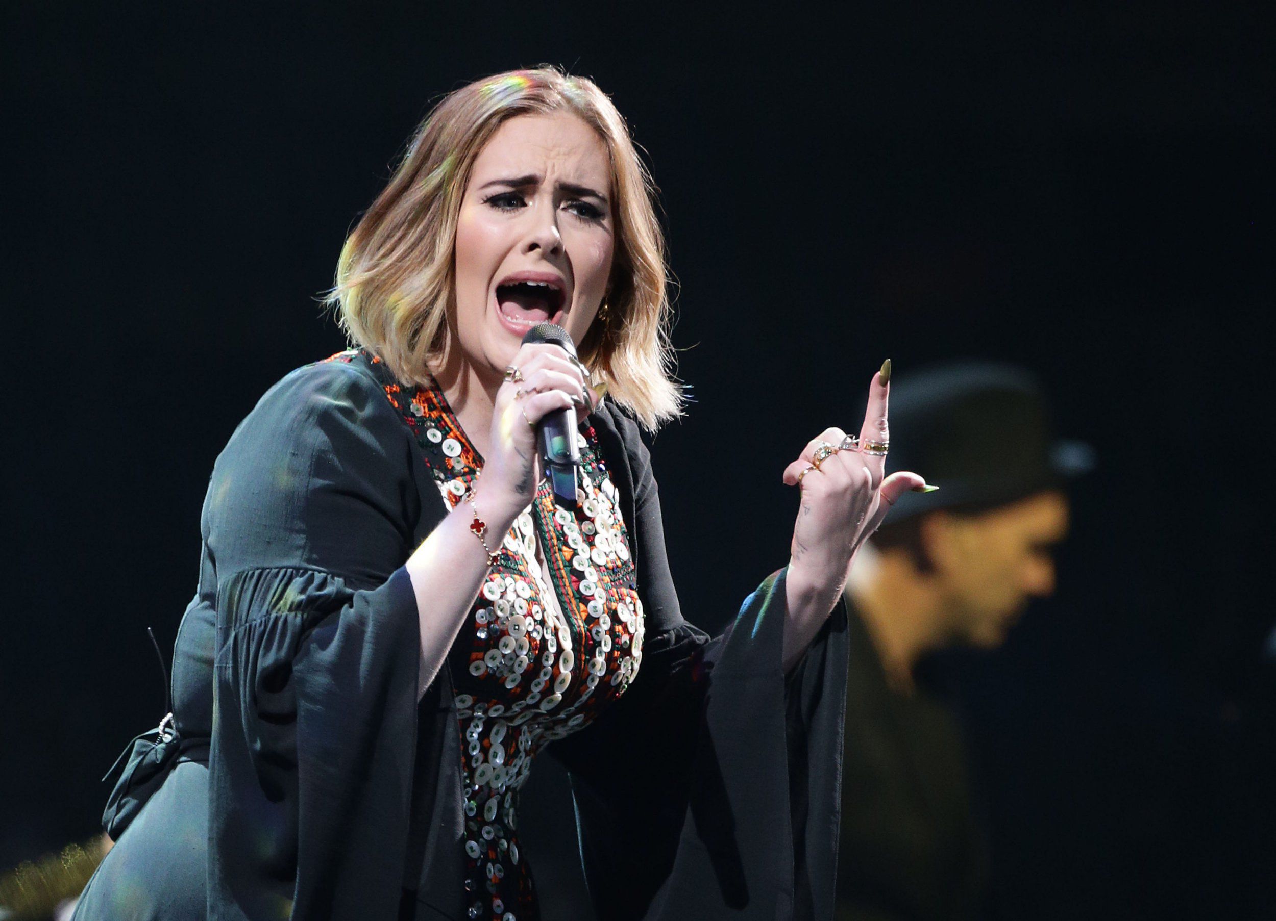 Adele le-a făcut cea mai FRUMI surpriza copiilor de la Grenfell Tower