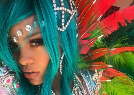 Rihanna a făcut senzație la Carnavalul din Barbados. A purtat un costum minuscul, în ciuda kilogramelor în plus