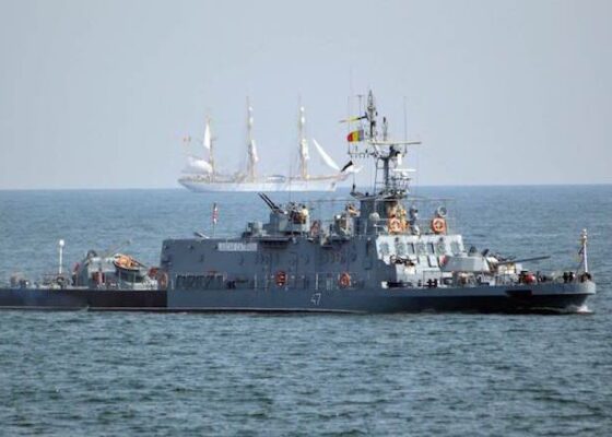 Cocalarii dezamăgiti de show-ul naval de Ziua Marinei: “Saracii ăștia nu au niciun yacht șmecher în flotă!
