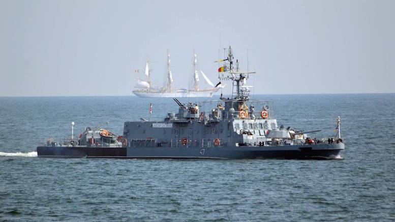 Cocalarii dezamăgiti de show-ul naval de Ziua Marinei: Saracii ăștia nu au niciun yacht șmecher în flotă!