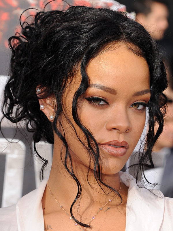 15 lucruri pe care orice fan Rihanna trebuie să le știe