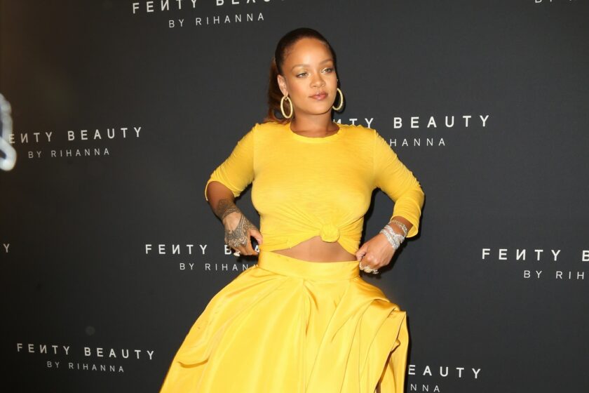 FOTO: Rihanna a venit la un eveniment fără sutien și internetul a luat-o razna