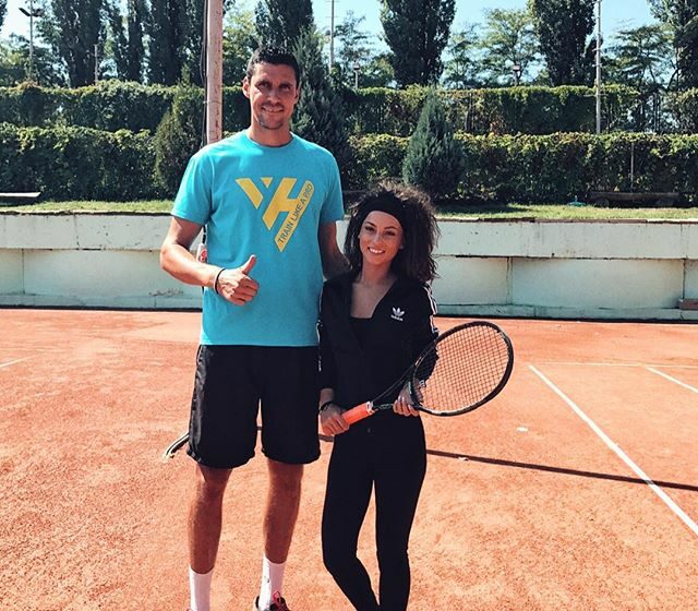 FOTO: Ami i-a dat lecții lui Victor Hănescu. Uite cum se descurcă pe terenul de tenis!