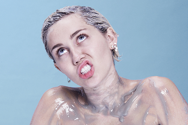 10 chestii pe care probabil nu le știai despre Miley Cyrus