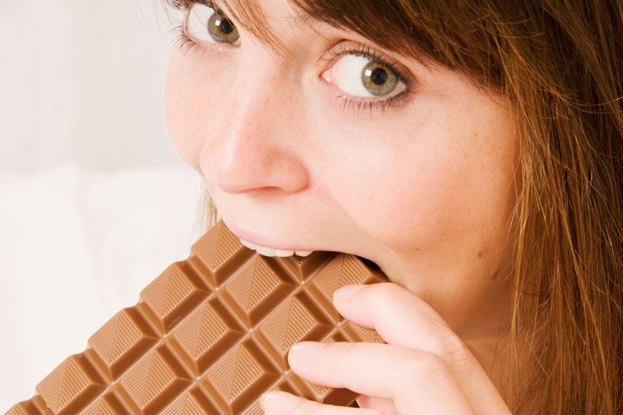 14 lucruri pe care le înţelegi perfect dacă eşti DEPENDENT de ciocolată