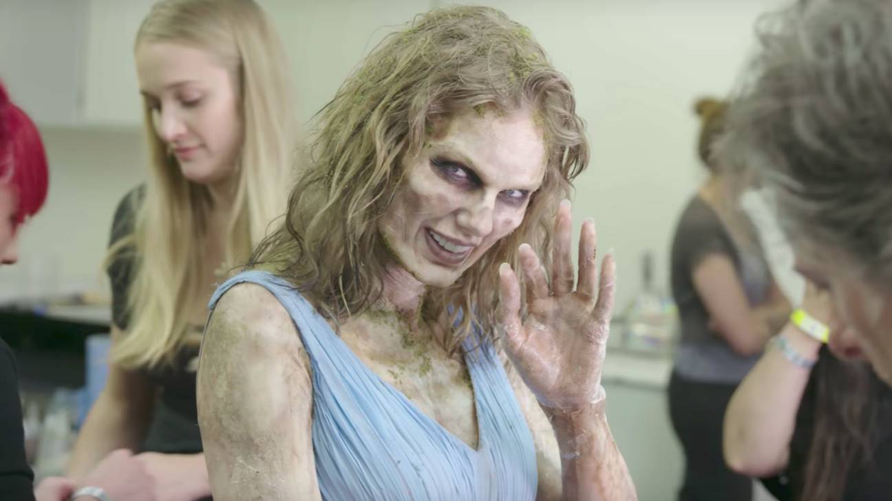 VIDEO: Taylor Swift s-a transformat în zombie. Ai grijă să nu te sperii!