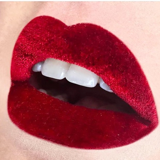„Velvet Lips” e noul trend în materie de beauty. HOT sau WTF?