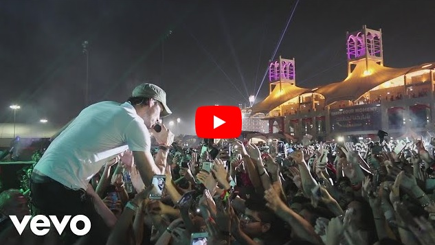VIDEO: Enrique Iglesias a lansat o versiune nouă de videoclip pentru „Subeme la Radio
