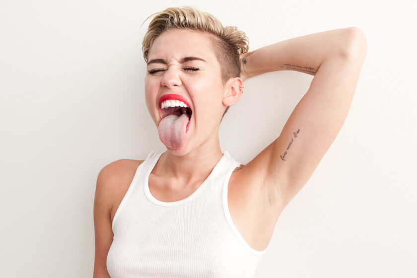 VIDEO: Miley Cyrus a lins timbre în cel mai nou episod de Carpool Karaoke