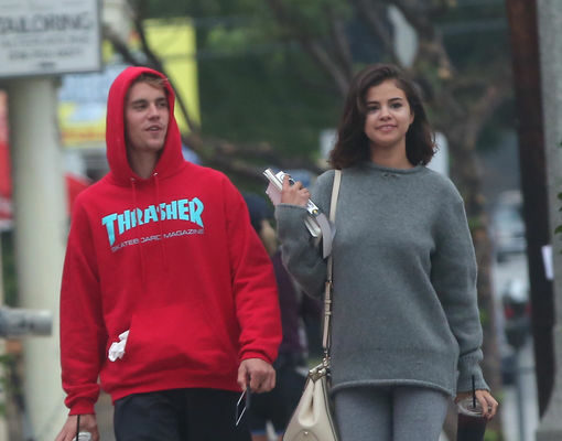 Selena și Bieber au luat-o pe calea bisericii. Uite cum au fost fotografiați!