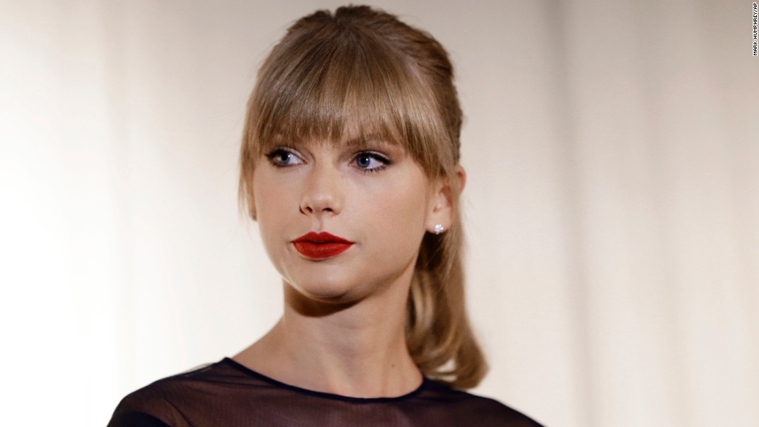 VIDEO | Uite cum își compune Taylor Swift piesele. Artista a dezvăluit totul!