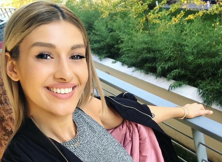 VIDEO: Alina Eremia te învață cum să faci selfie-urile perfecte!