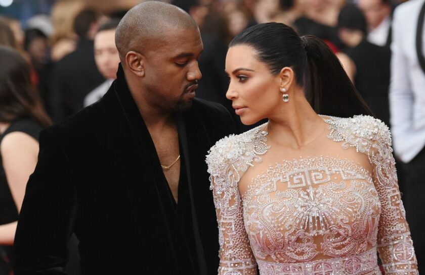 Kim Kardashian și Kanye West au ales un nume UNIC pentru bebelușul lor