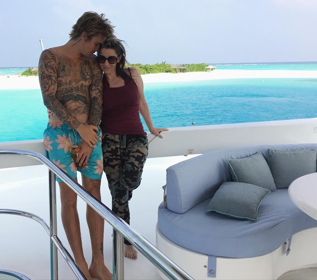FOTO: Justin Bieber a fugit în vacanță cu cea mai importantă femeie din viața lui