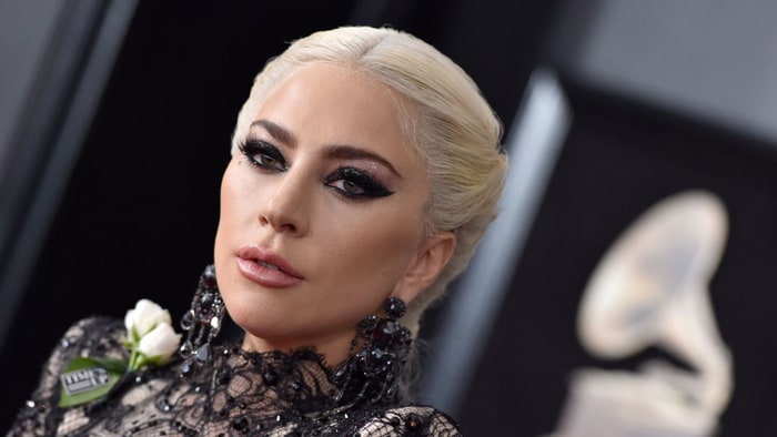 Lady Gaga nu mai poate să cânte live. Și-a anulat ultimele 10 concerte din turneu!