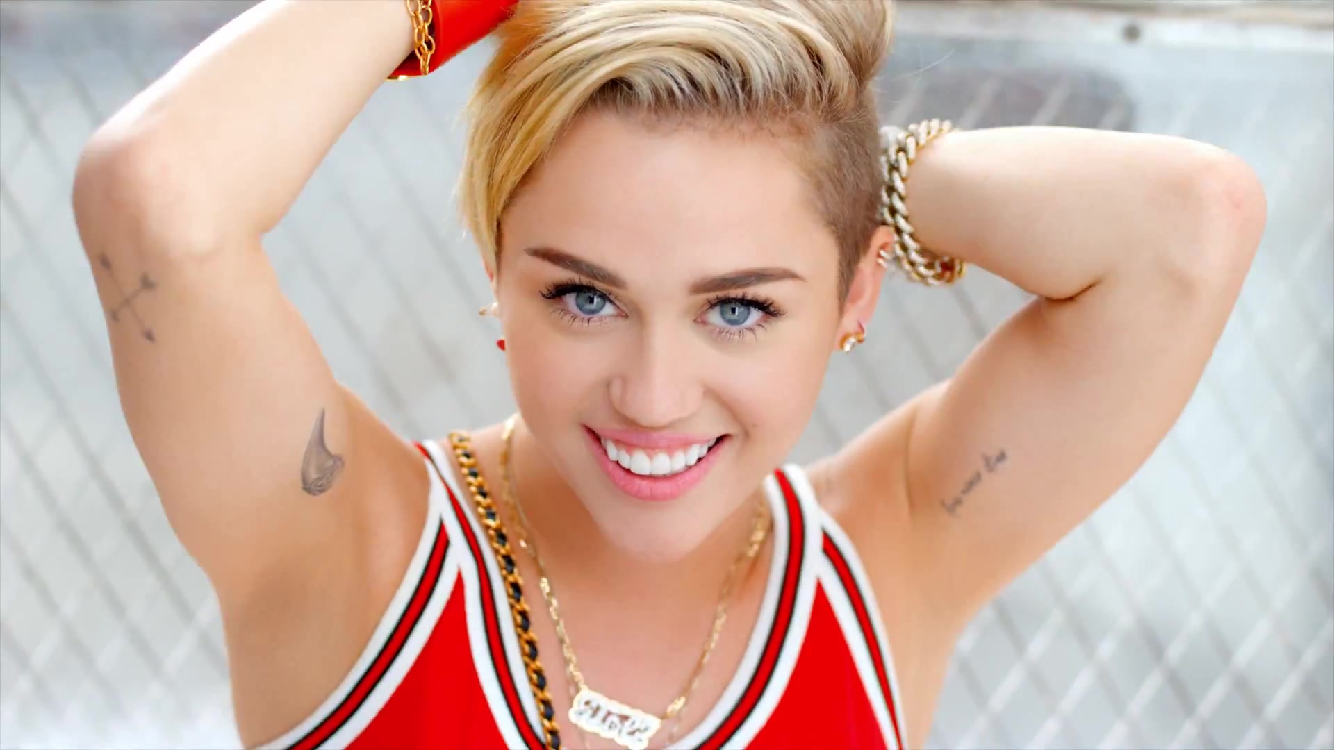 OMG! Miley Cyrus, terorizată de un fan obsedat: „Trebuie să fac un act oribil. O să ajungă la știri și o să fie trist