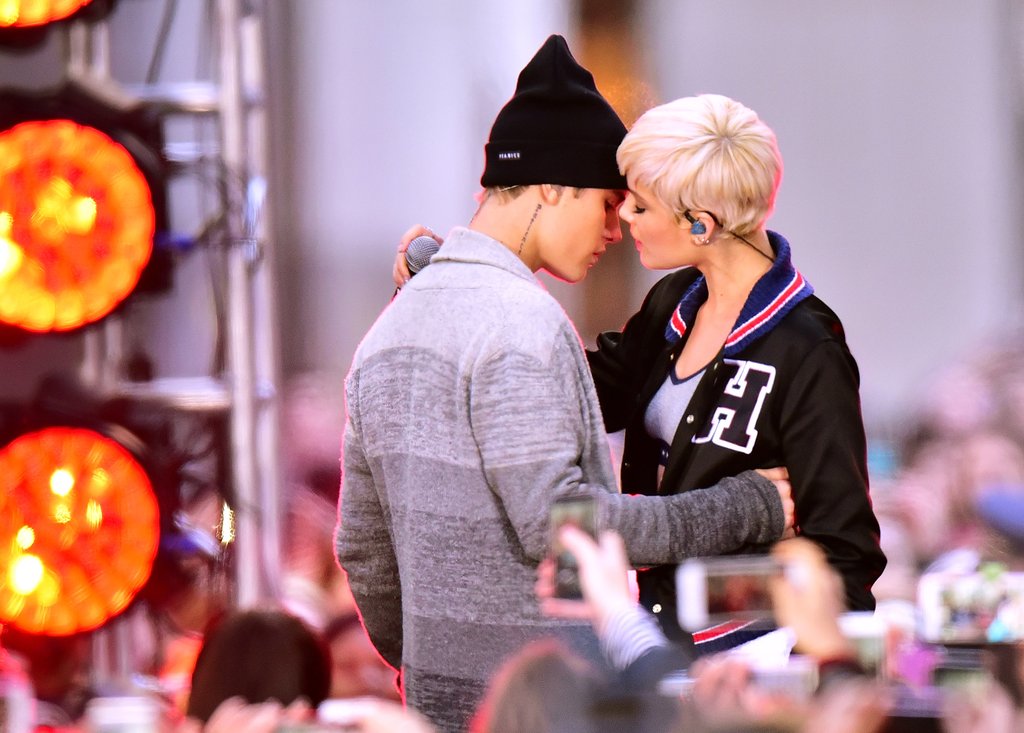 Mai ții minte momentul acela când Bieber și Halsey aproape că s-au sărutat pe scenă?