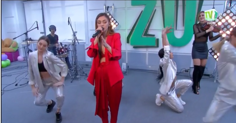 VIDEO: Mira a adus Vina la Morning ZU, de ziua ei. Ascultă și un cover după Vals!