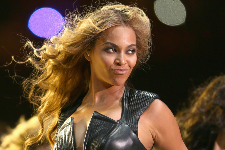 WTF?! O actriță celebră a mușcat-o pe Beyonce, iar internetul a luat-o razna