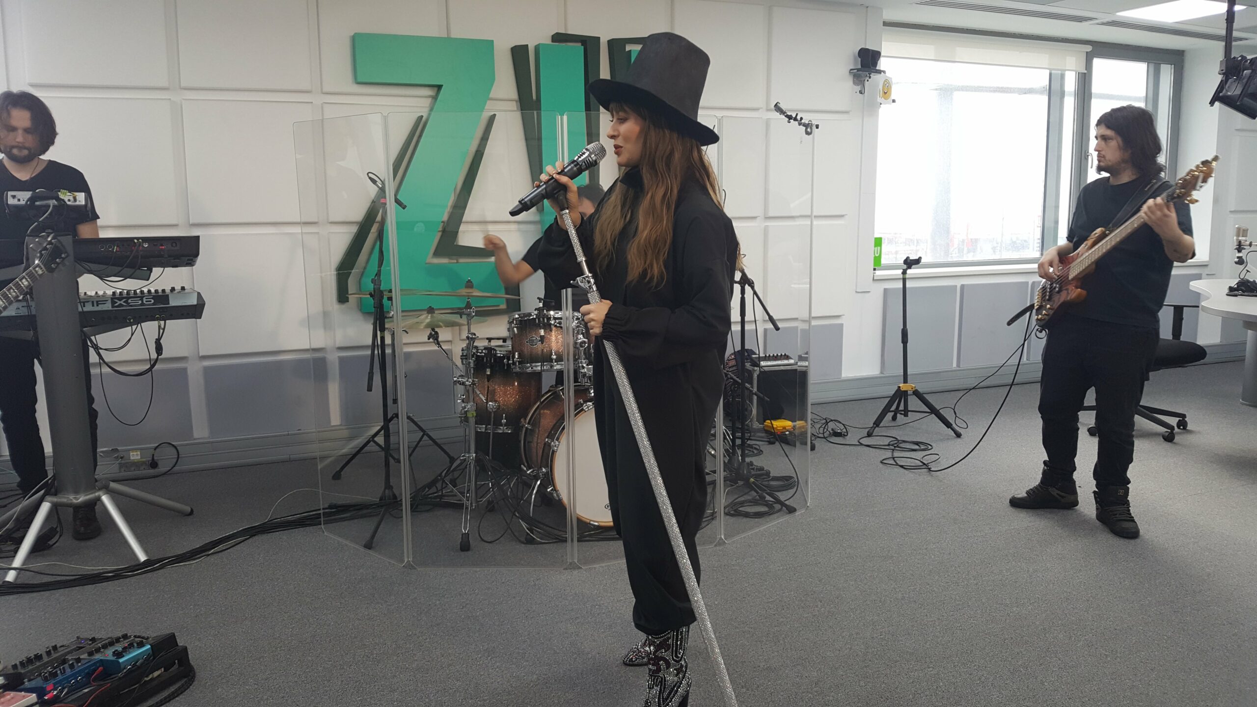 VIDEO: Delia a lansat ”Du-te, mă” la Morning ZU