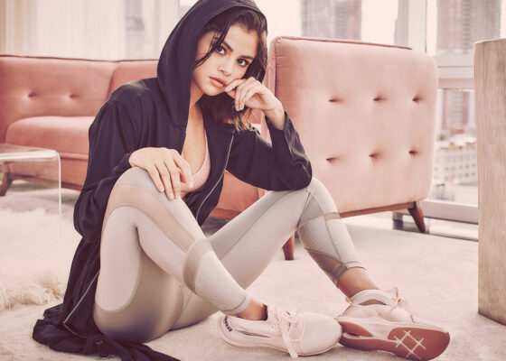 FOTO: Selena îi calcă pe urme Rihannei și lansează o colecție de pantofi sport