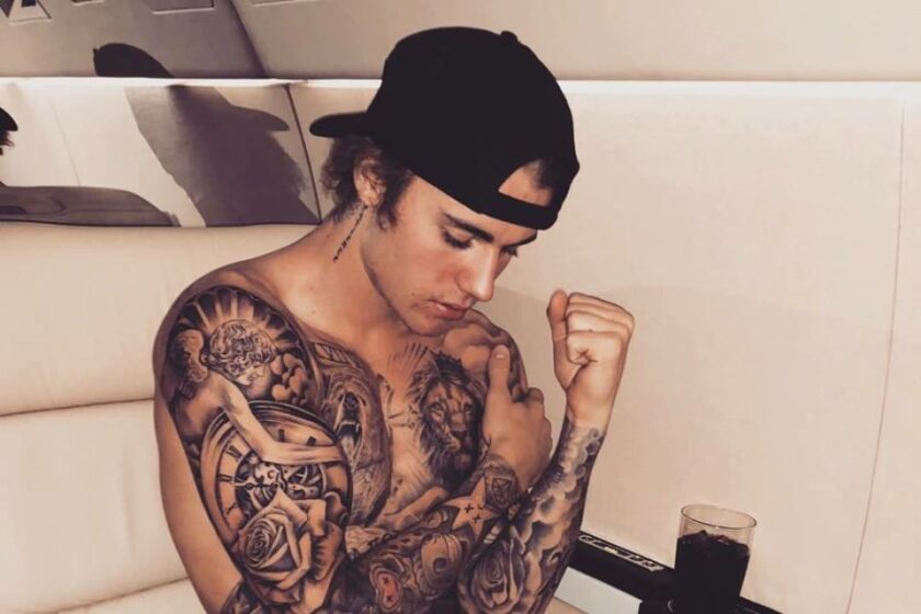 FOTO: Justin Bieber a petrecut peste 100 de ore în salonul de tatuaj. Așa arată rezultatul final!