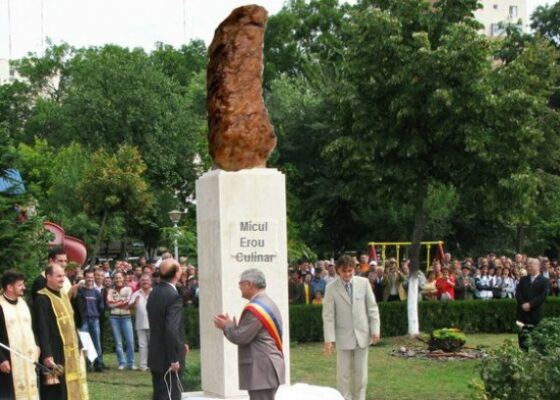 Pregătiri fastuoase de 1 Mai! Primăria București va inaugura statuia Micului Erou Culinar pe un soclu de grătar din marmură