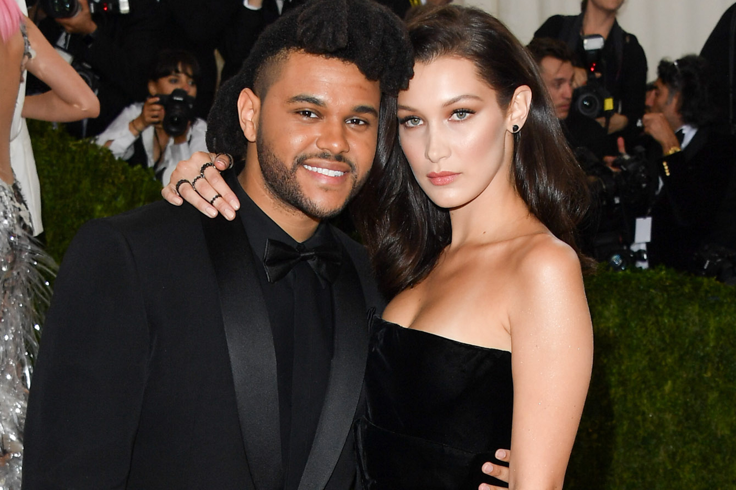 S-au SĂRUTAT sau nu The Weeknd și Bella Hadid la Festivalul Coachella? Am aflat adevărul!