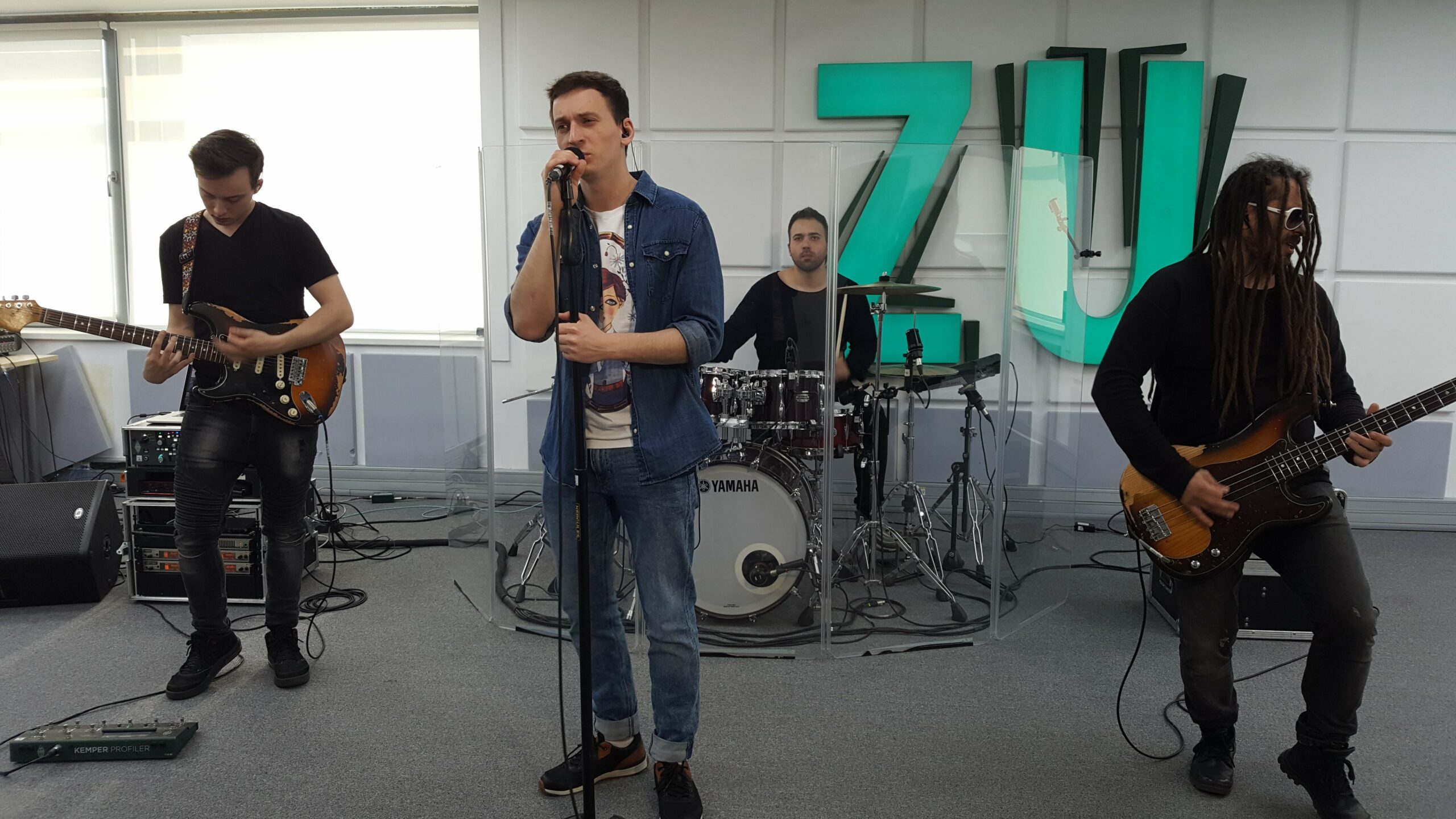 Leapșa Forza ZU: The Motans cântă ”Bolnavi Amândoi” și o provoacă pe Irina Rimes