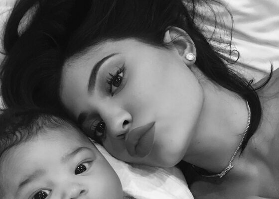 FOTO OMG | Fetița lui Kylie Jenner a cucerit Instagram-ul! Uite cât este de adorabilă!