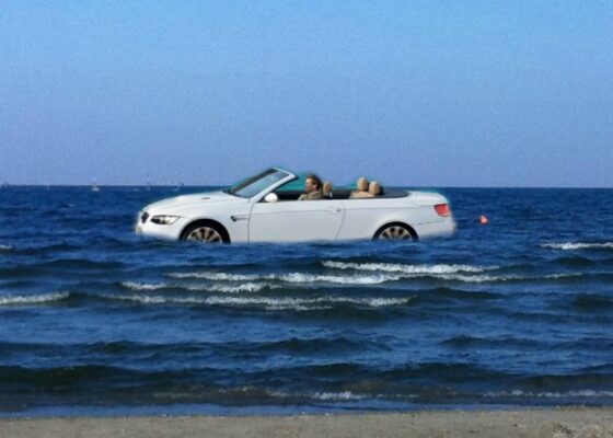 Bolid turbo-acvatic? BMW se gândește la un model amfibie pentru șoferii care vor să intre cu mașina în mare!