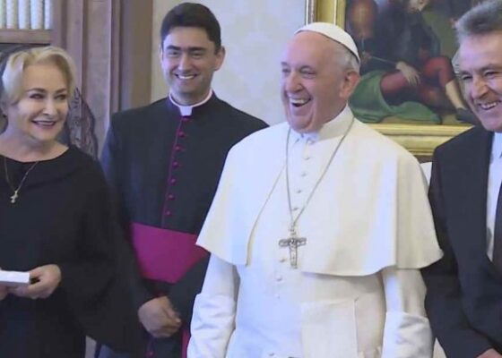 Viorica Dăncilă a fost impresionată de vizita la Vatican: “Papa Francisc mi-a arătat personal Capela 16”!