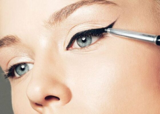 TUTORIAL. Cum să foloseşti eyeliner-ul în funcţie de forma ochilor