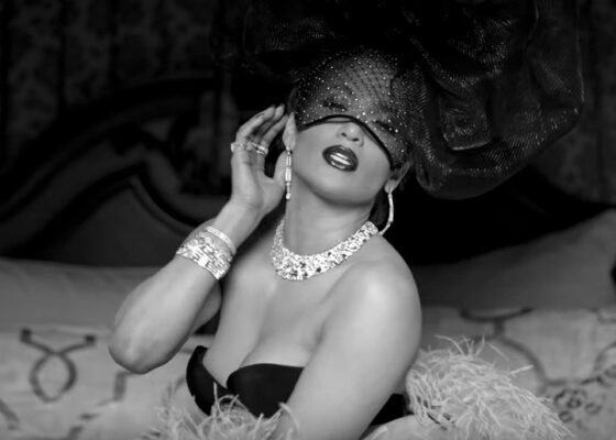 OMG! Jennifer Lopez a purtat diamante de 4,5 MILIOANE DE DOLARI în videoclipul piesei “Dinero”