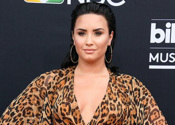 OMG! Demi Lovato, acuzată de hărțuire sexuală