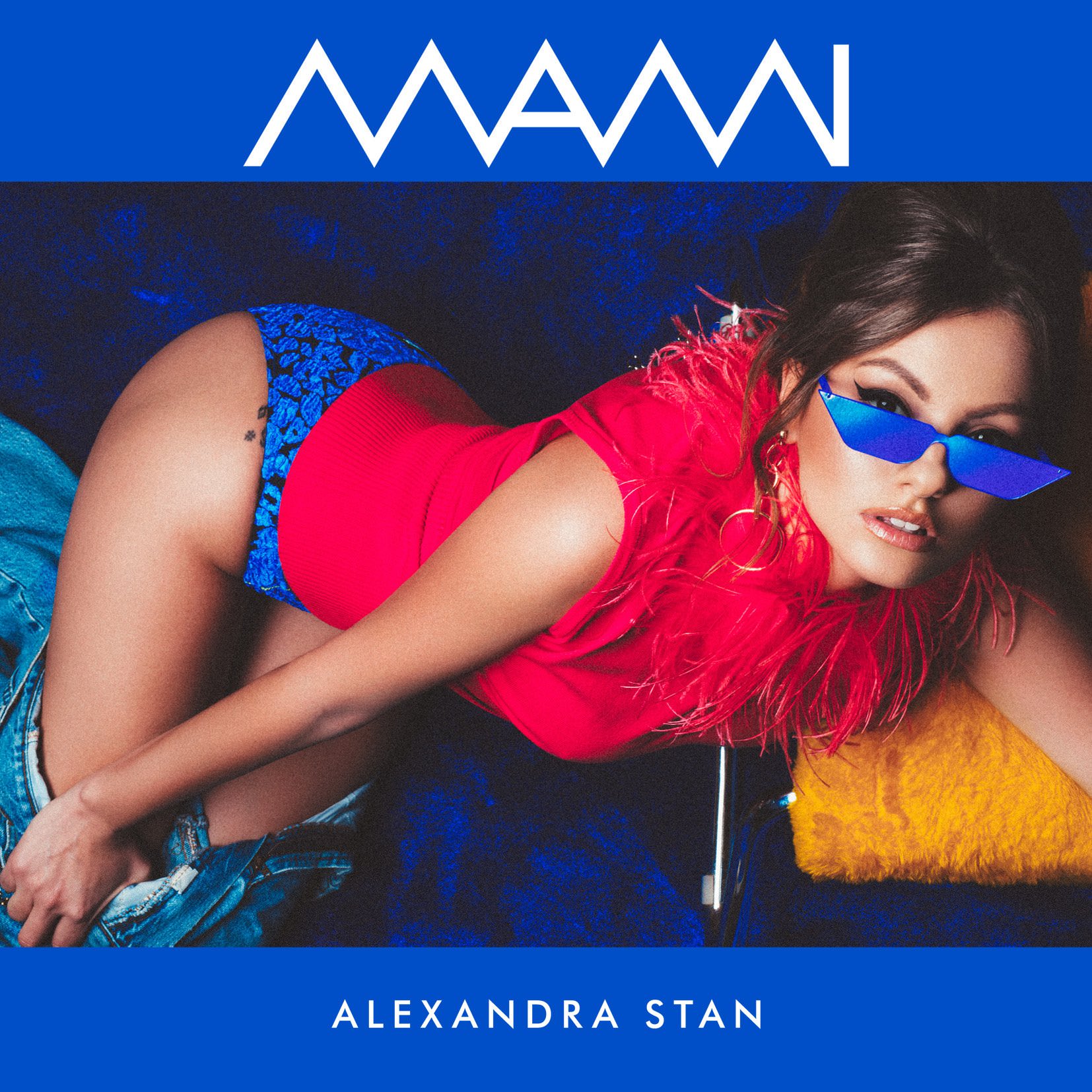 ASCULTĂ | Alexandra Stan a lansat 7 piese noi de pe albumul „MAMI. Care e preferata ta?