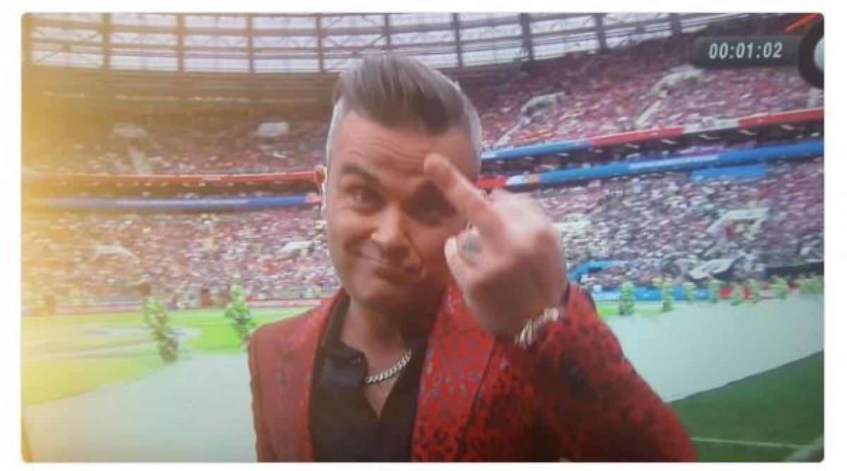 OMG! Robbie Williams a arătat degetul mijlocul la ceremonia de deschidere a Cupei Mondiale din Rusia