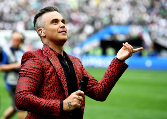 Robbie Williams dezamăgit după ce a cântat pe stadion la mondialul din Rusia: Nu a primit nici măcar cheia orașului de la primar!
