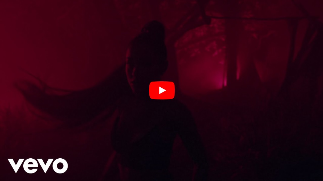 VIDEOCLIP NOU: Ariana Grande – The Light Is Coming ft. Nicki Minaj