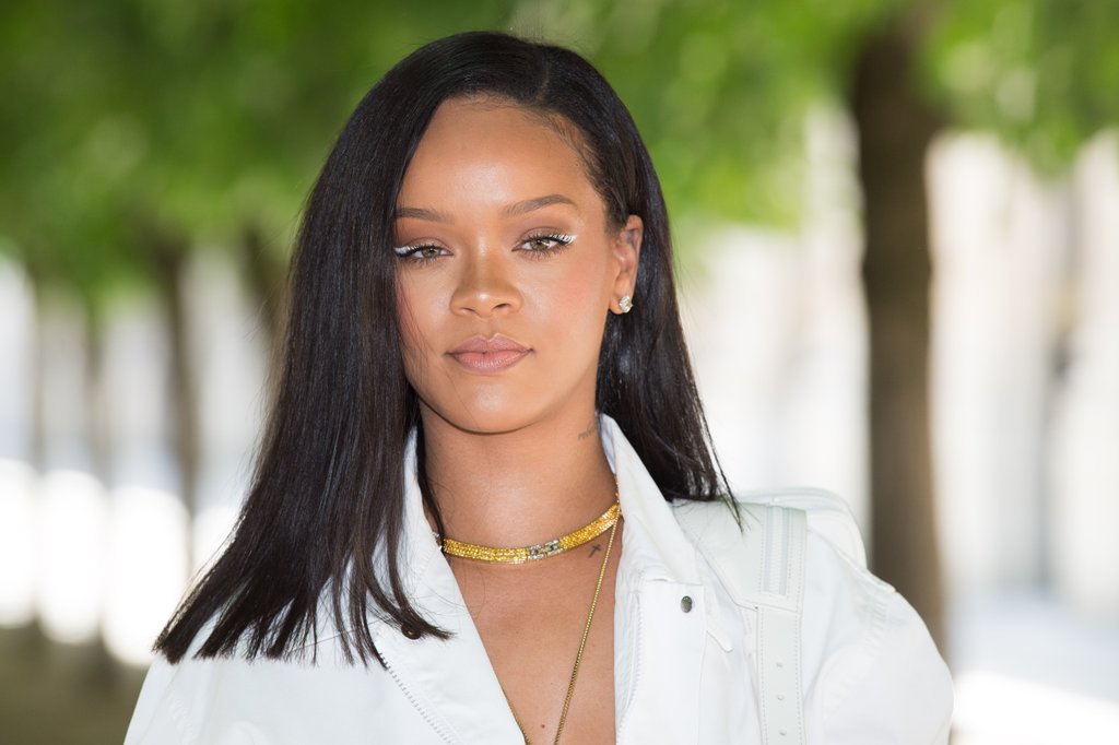 Rihanna nu mai suferă după iubitul miliardar! Uite cu cine a flirtat la un eveniment monden!