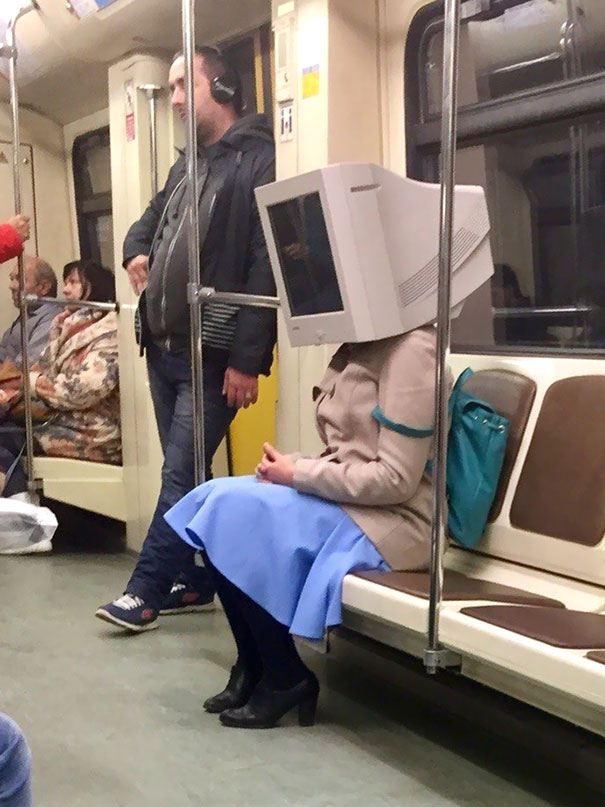 FOTO. 14 dintre cele mai DUBIOŞI oameni văzuţi vreodată la metrou