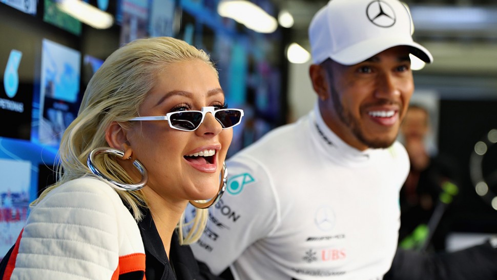 VIDEO: Campionul de Formula 1, Lewis Hamilton, și-a făcut debutul în muzică! A cântat cu Christina Aguilera!