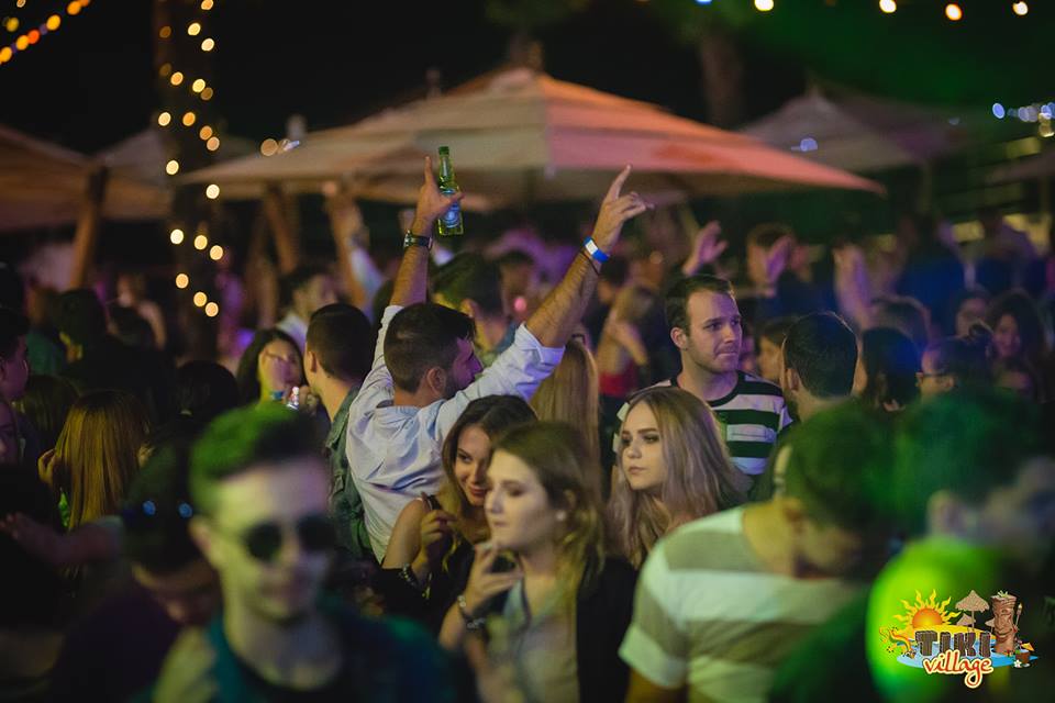 VIDEO BETON: Așa a fost la ZU Party în Tiki Village din Iași. Volumul la MAXIIIM!