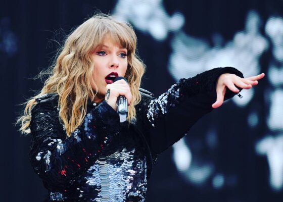 AWW! Taylor Swift a fost martoră la o cerere în căsătorie. S-a întâmplat chiar la un concert de-al ei!