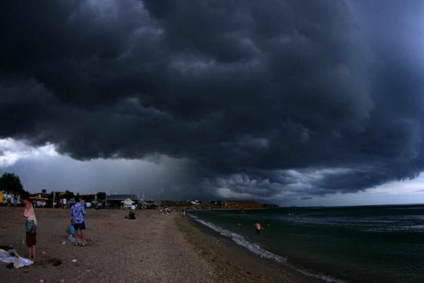 TOP 10 GLUME despre ploile și furtunile de pe litoralul românesc!