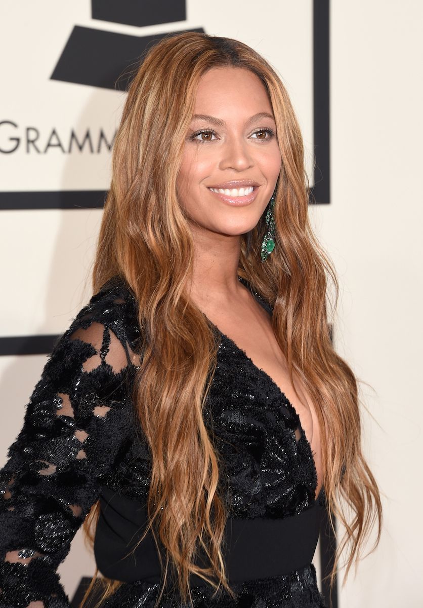 FOTO: Beyonce a pozat fără niciun pic de machiaj pe coperta unei reviste